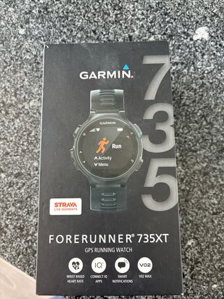 Cargador Garmin Forerunner 735XT,  caja y reloj
