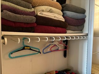 Armario modular IKEA puertas espejo y madera azul