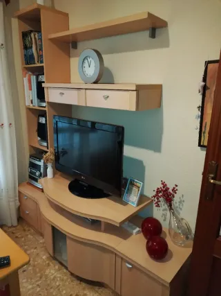Mueble de salón madera y mesa a juego
