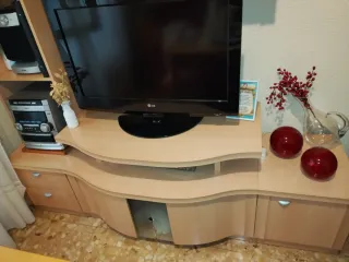 Mueble de salón madera y mesa a juego