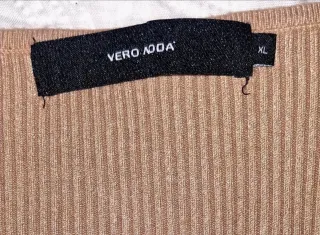 Jersey VERO MODA beige manga abullonada.