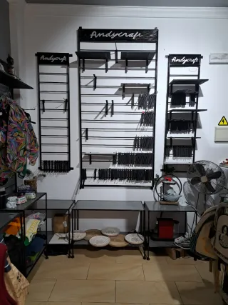 Perchas y paneles expositores Andycraft