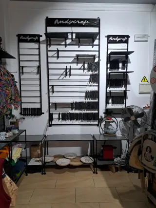 Perchas y paneles expositores Andycraft