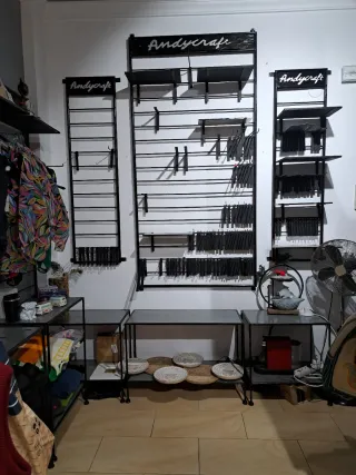 Perchas y paneles expositores Andycraft