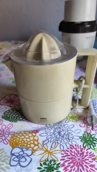 Picadora, exprimidor y licuadora