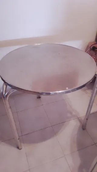 Tavolo rotondo metallico per terrazzo