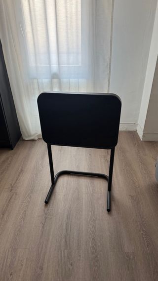 Mesa auxiliar negra de metal