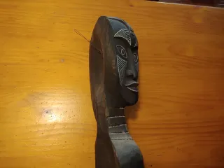 Figura africana tallalda en fusta de 100cm