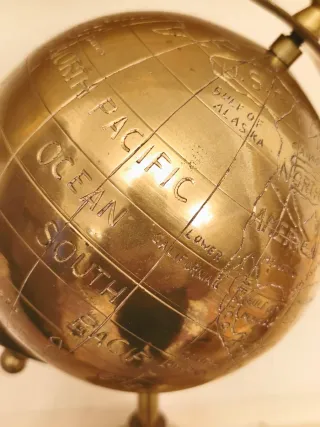 Globo terráqueo bronce vintage de los años 80