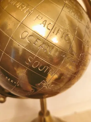 Globo terráqueo bronce vintage de los años 80