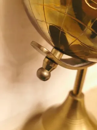 Globo terráqueo bronce vintage de los años 80