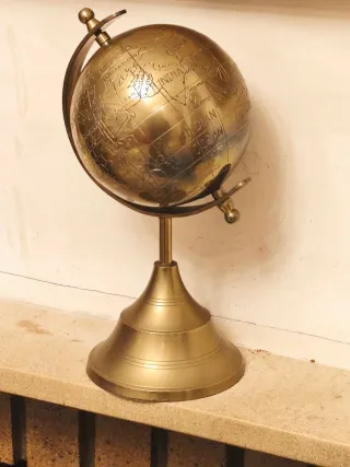 Globo terráqueo bronce vintage de los años 80