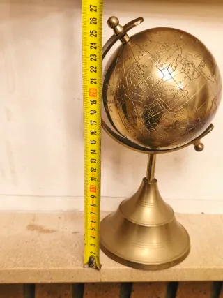 Globo terráqueo bronce vintage de los años 80