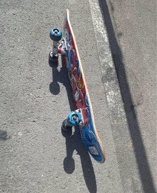 Monopatín Oxelo con diseño llamativo