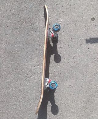 Monopatín Oxelo con diseño llamativo