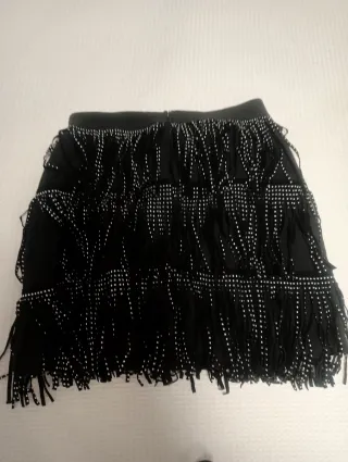 Falda negra con flecos y tachuelas Talla M