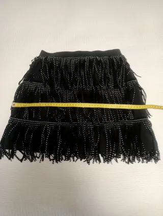 Falda negra con flecos y tachuelas Talla M