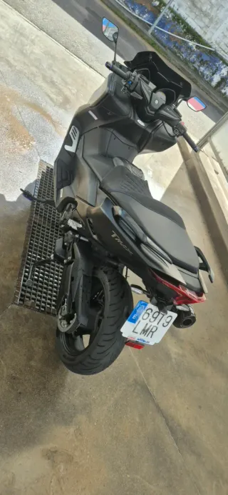 Yamaha TMAX 560 2021 Negra y Azul