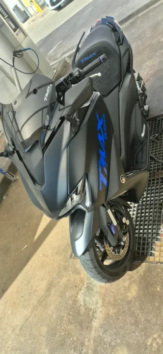 Yamaha TMAX 560 2021 Negra y Azul