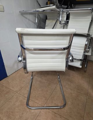 Pack 6 Sillas Eames Cuero Blanco por 100€