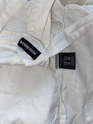 Peto blanco con botones