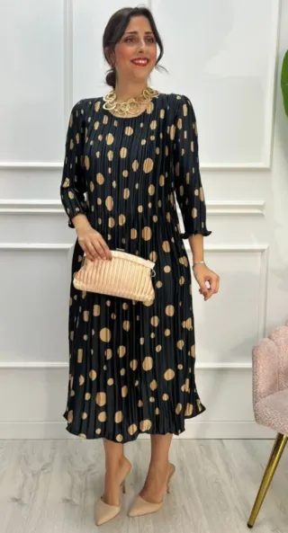 Vestido negro con lunares dorados