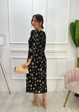 Vestido negro con lunares dorados