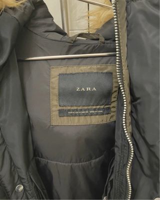 Abrigo Zara verde militar con capucha