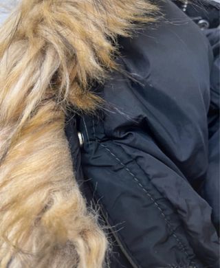 Abrigo Zara verde militar con capucha