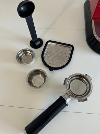 Cafetera DeLonghi Dedica Roja