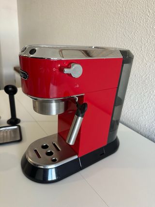 Cafetera DeLonghi Dedica Roja