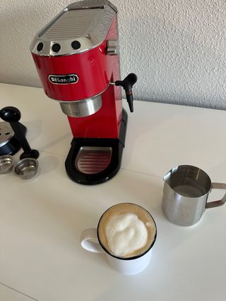 Cafetera DeLonghi Dedica Roja