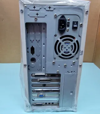 Torre PC Pentium 120 MMX