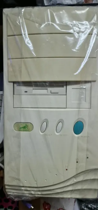 Torre PC Pentium 120 MMX