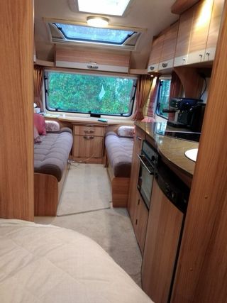 Caravana remolque blanca con documentacion.