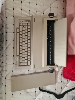 Máquina de escribir Olivetti PT 505