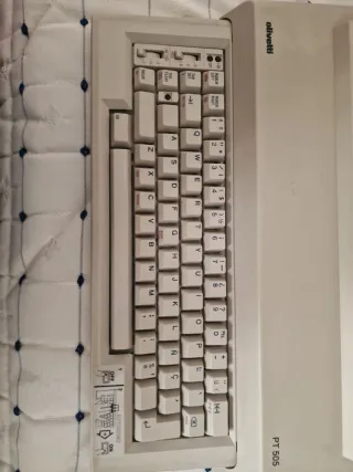 Máquina de escribir Olivetti PT 505