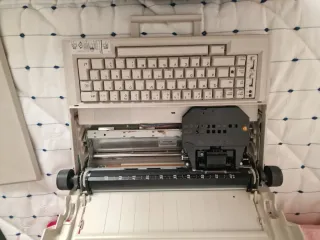 Máquina de escribir Olivetti PT 505