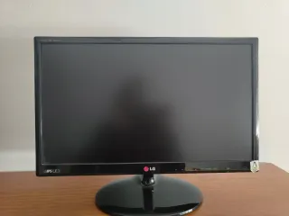Monitores LG 22"