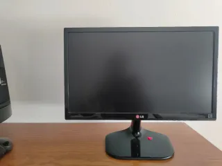Monitores LG 22"