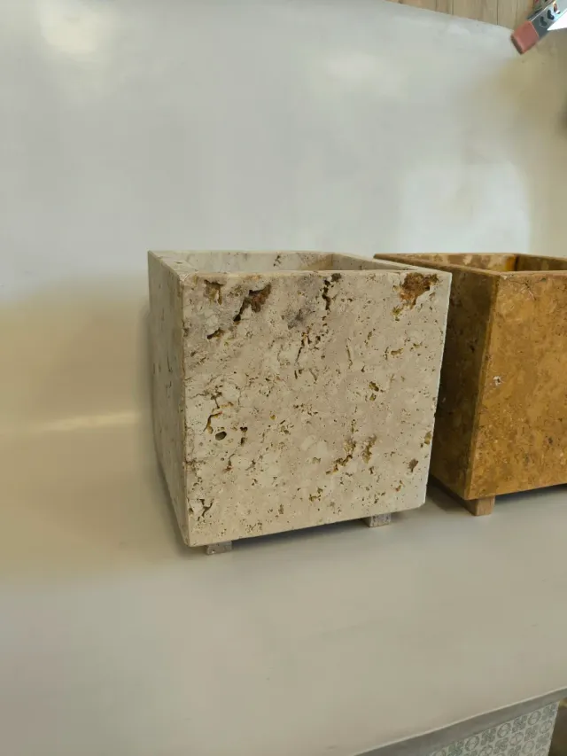 Jardinera en Travertino