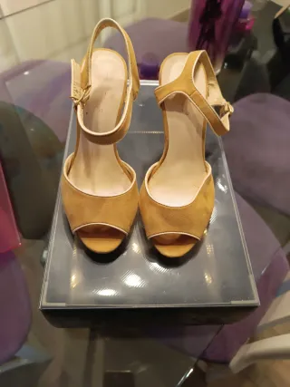 Zapatos de tacón beige