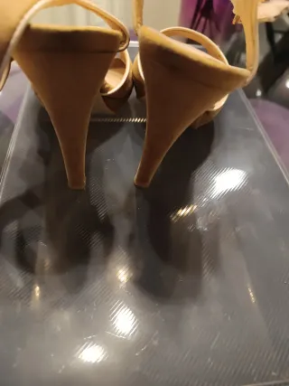 Zapatos de tacón beige