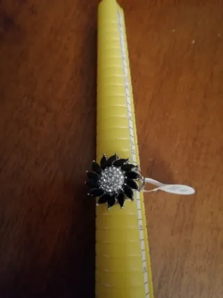 Anello con brillantini neri e argento