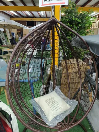 Sedia Sospesa in Vimini Marrone