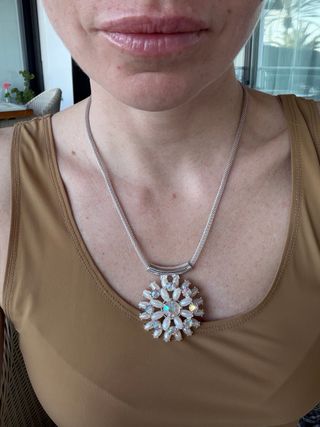 Collar vintage con pedrería y perlas