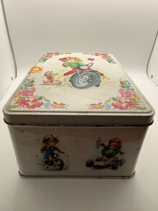 Lata Vintage Niña Moto Flores