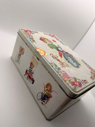 Lata Vintage Niña Moto Flores