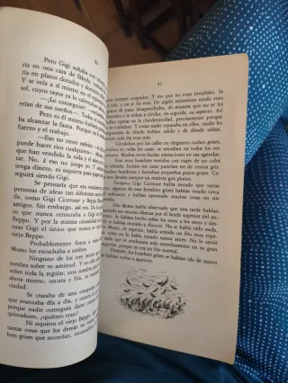 Libro lectura clásica momo