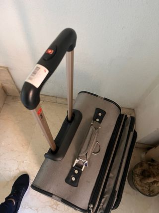 Maleta mediana Swissgear gris y negra